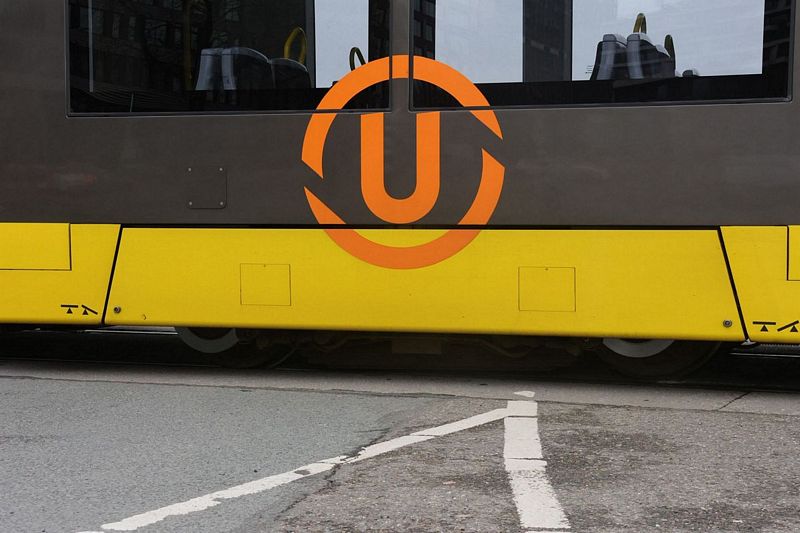 Sneltram ontspoort nabij Utrecht Centraal 